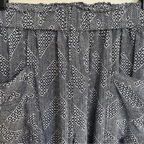 Women’s Urban Outfitters Cottage Print Pull On Pants Size Medium Black & White - Picture 3 of 13